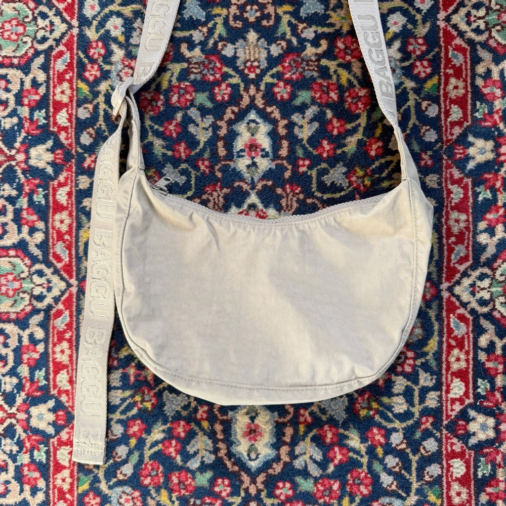 BAGGU Dove Small Crescent Bag - Picture 2 of 6